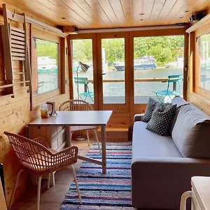 Houseboat Ginger Praha